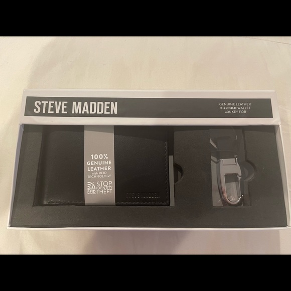 COPY - STEVE MADDEN WALLET & KEY FOB - Picture 4 of 5